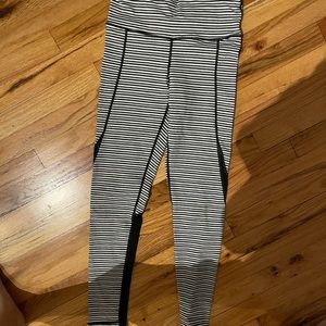 Cute striped leggings, only worn twice!
